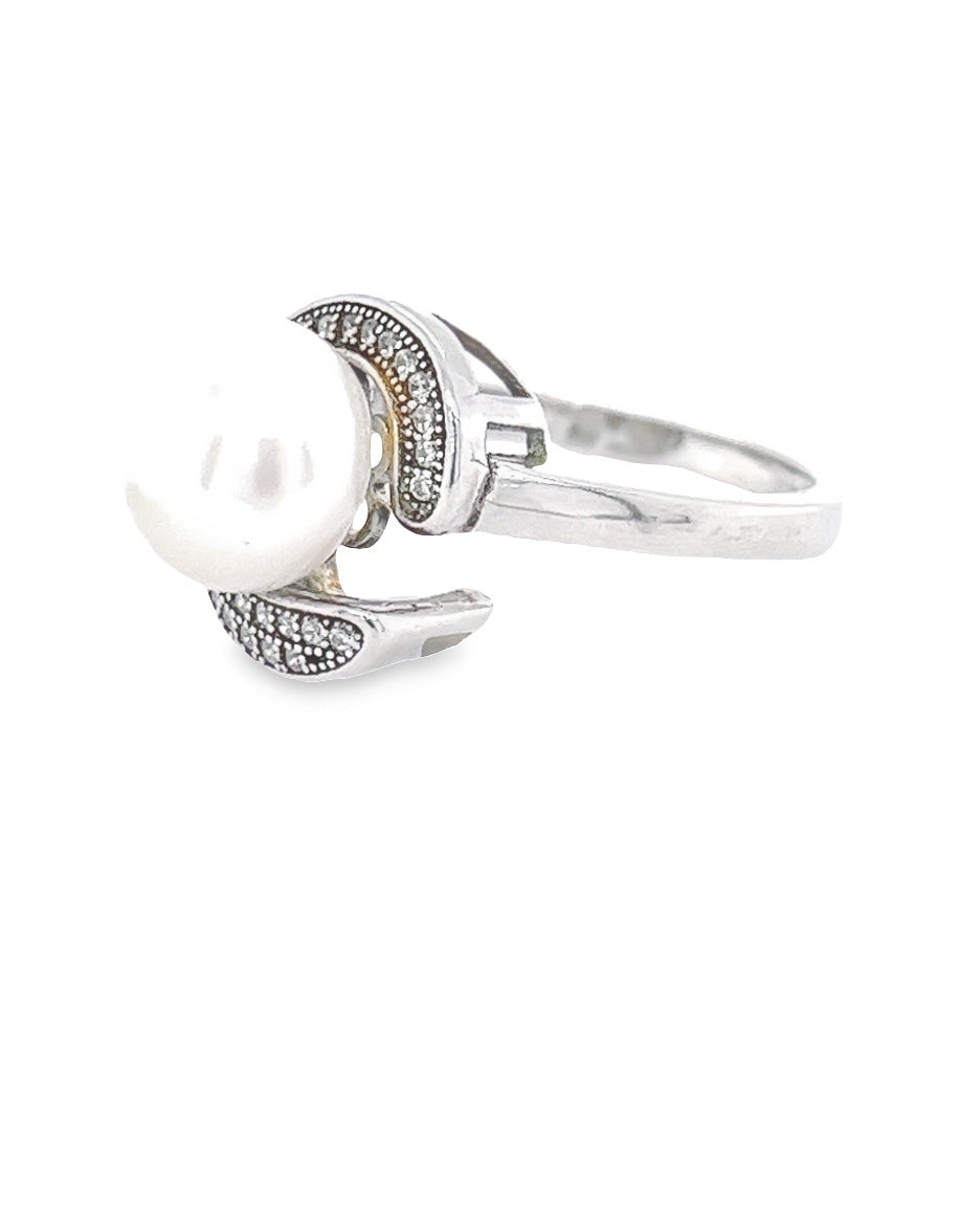 Ring with Zirconia and Pearl